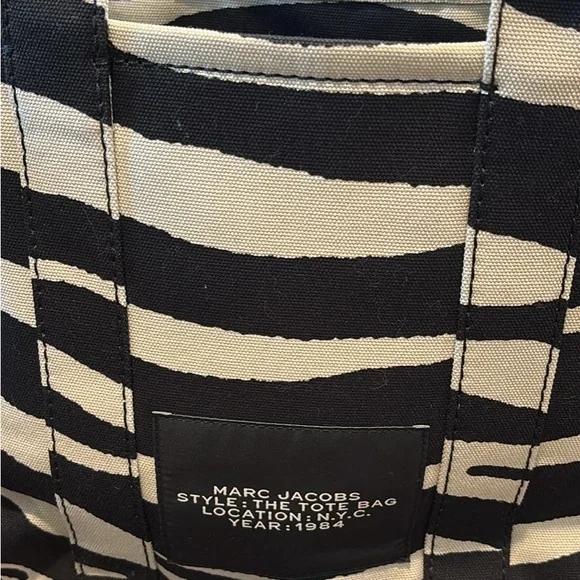 Marc Jacobs Black and White Tote Bag - Picture 5 of 7